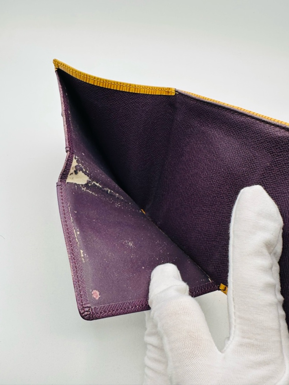 Louis Vuitton Epi Wallet - Picture 9 of 10